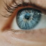 Pracujesz przy komputerze? Te mikroprzerwy uratują Twoje oczy, plecy i koncentrację