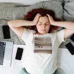 Oddychaj bez pikseli: jak urządzić domowy azyl offline, który koi wzrok i umysł