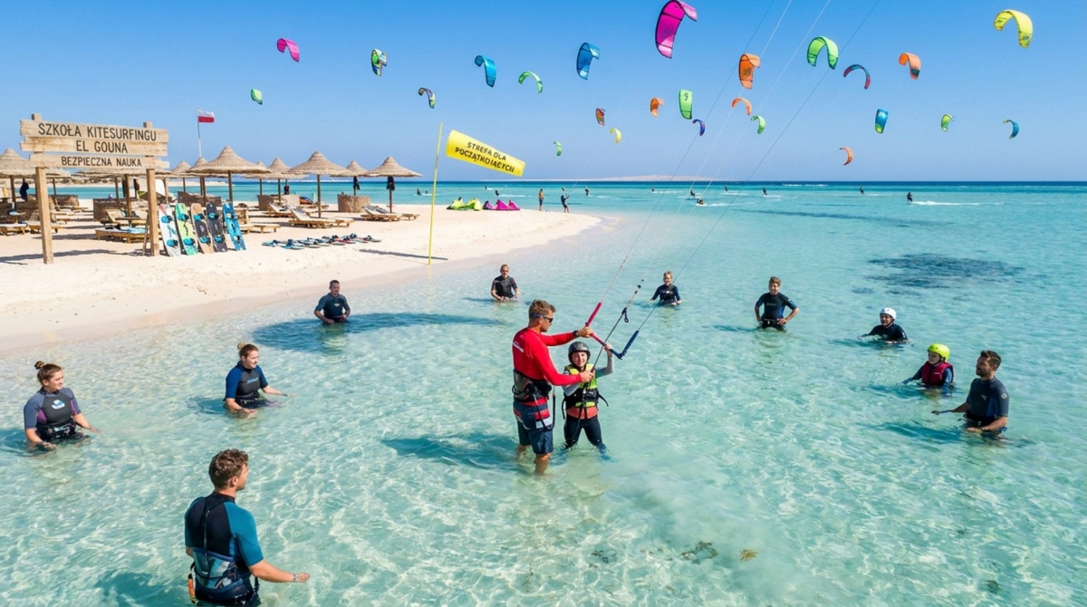 Dlaczego Egipt to jeden z najlepszych kierunków na kitesurfing dla początkujących?